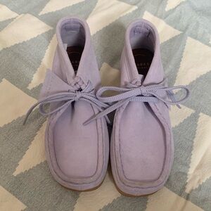 Clarks Kid’s Wallabee Boot Older Lilac US 2 Wide